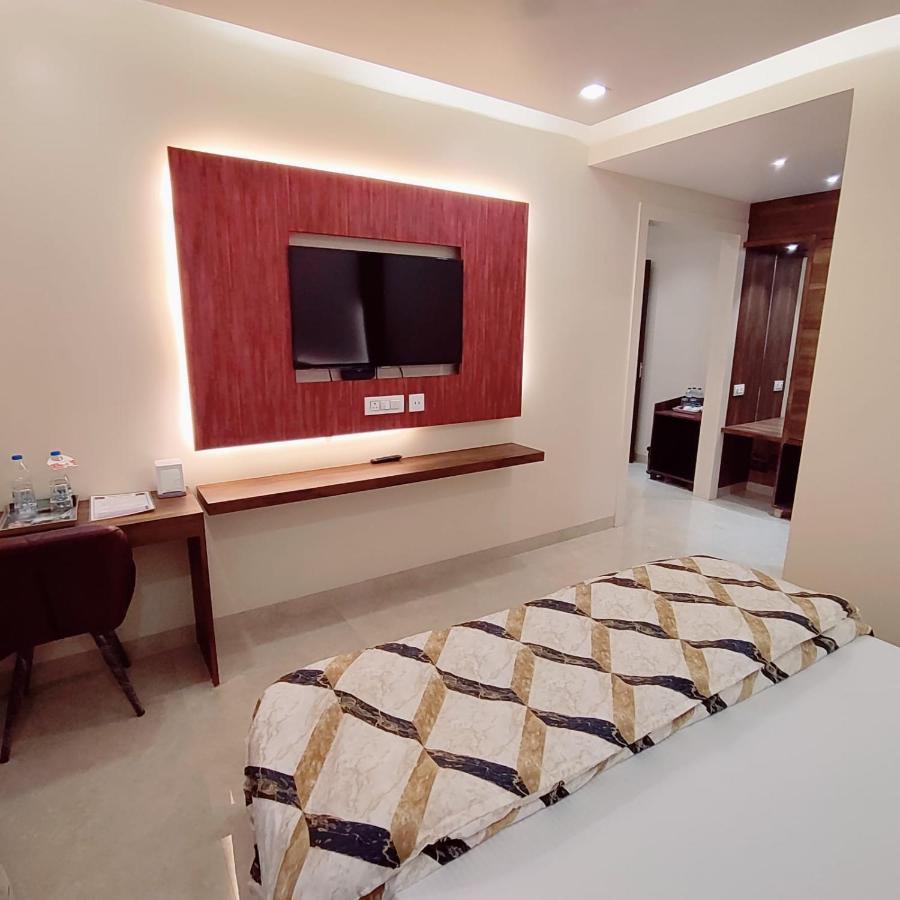 Hotel Luxuria Ludhiana Exterior foto